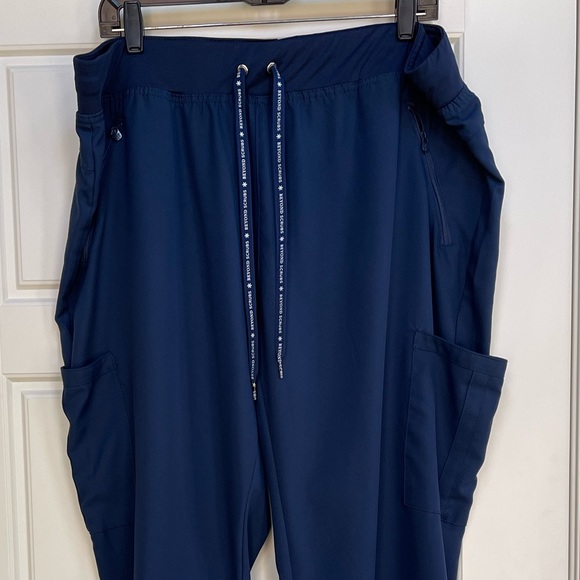 🔥 BEYOND SCRUBS Set - Picture 6 of 11